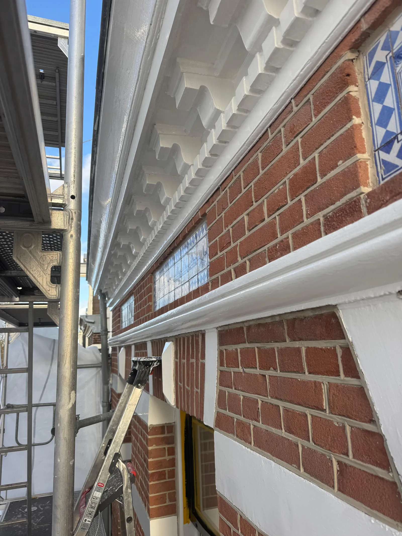 Geschilderde gevel van een woning na gevelonderhoud