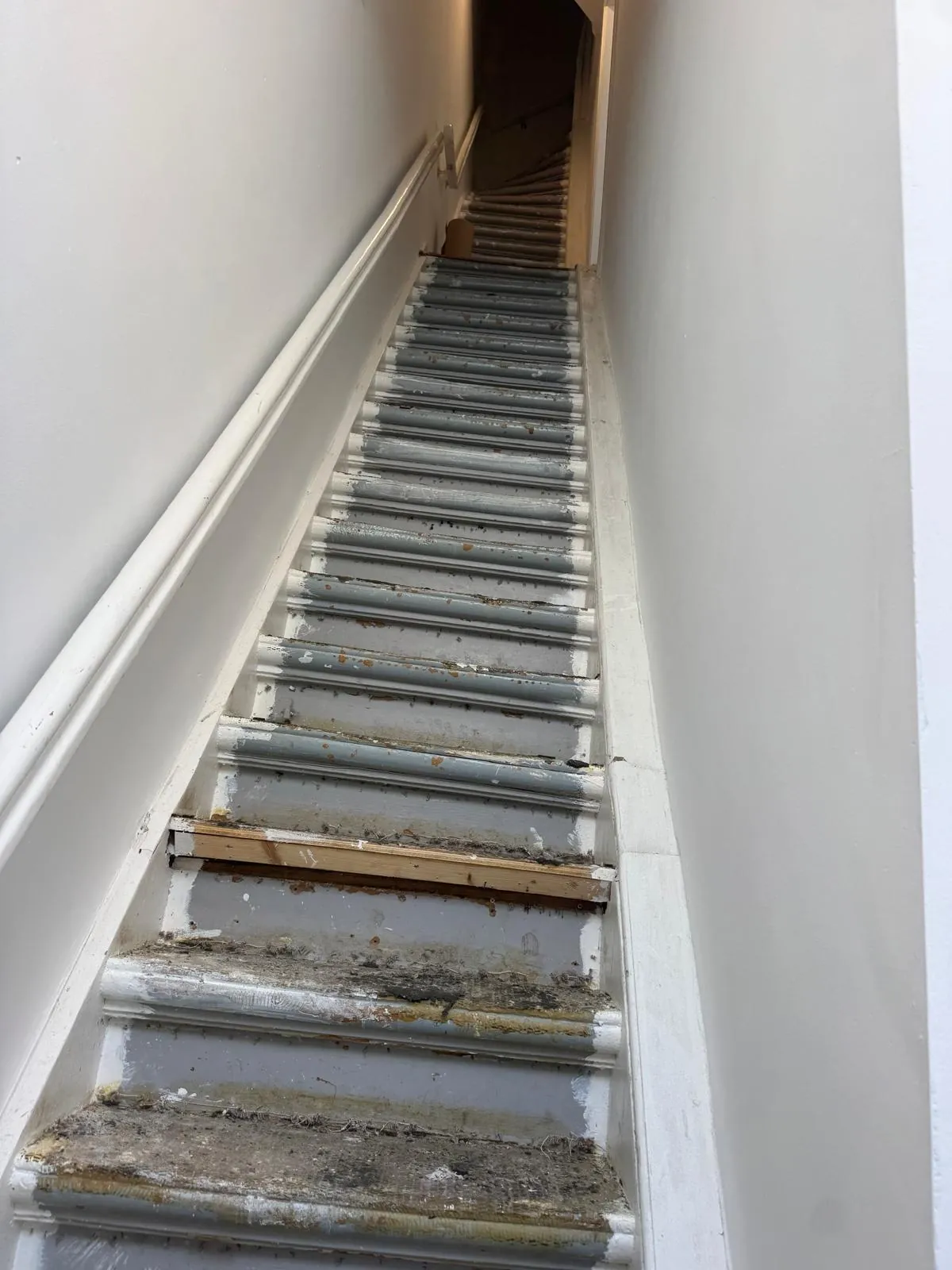 Trappenhuis schilderwerk aan de Bronckhorststraat in Amsterdam